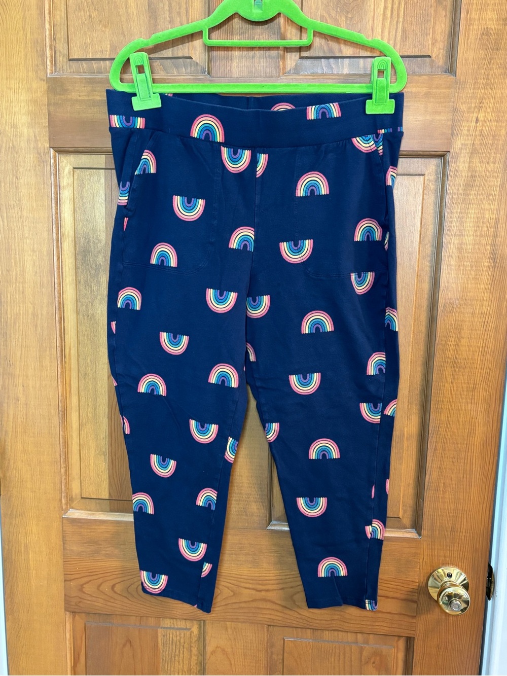 Torrid sz 2 Capri leggings navy with rainbows 21” inseam EUC